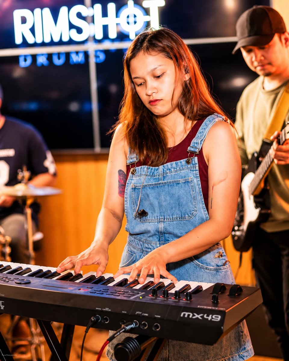 Keys close-up mid-set